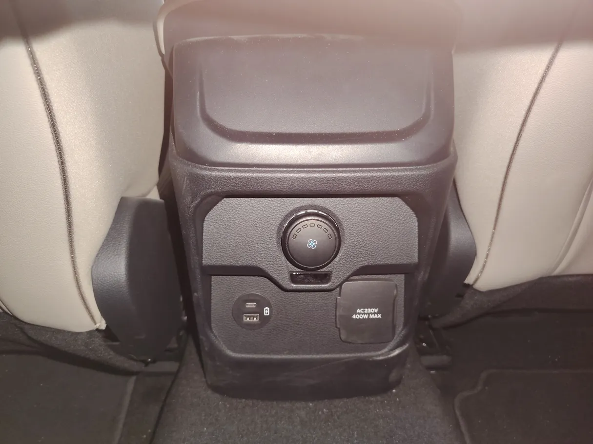 Car image 30
