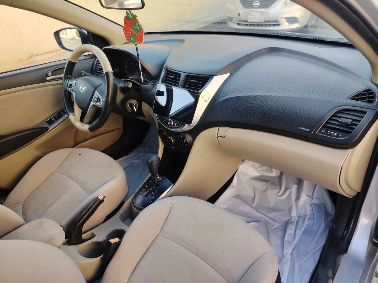 Car image 24