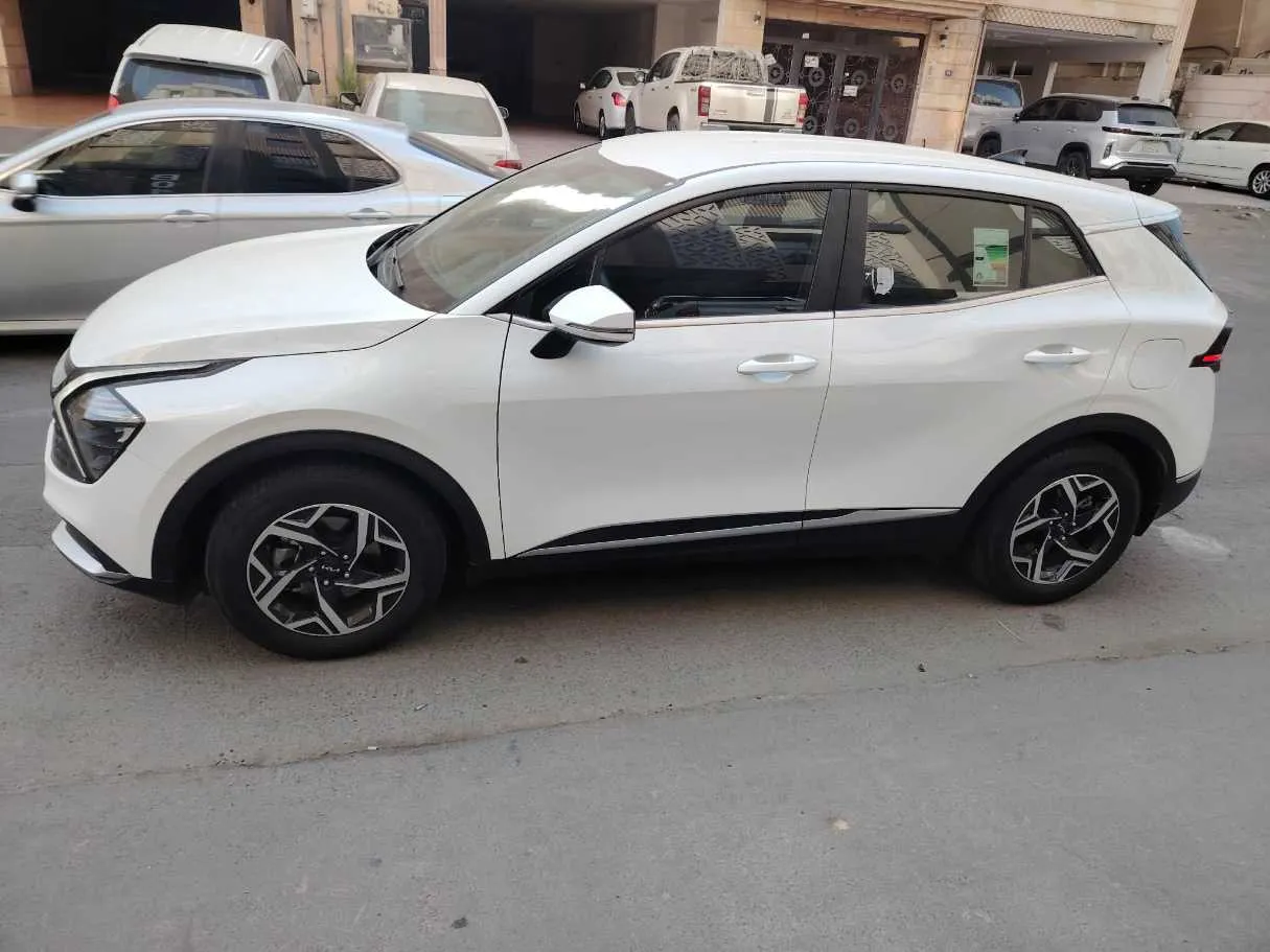 Car image 8