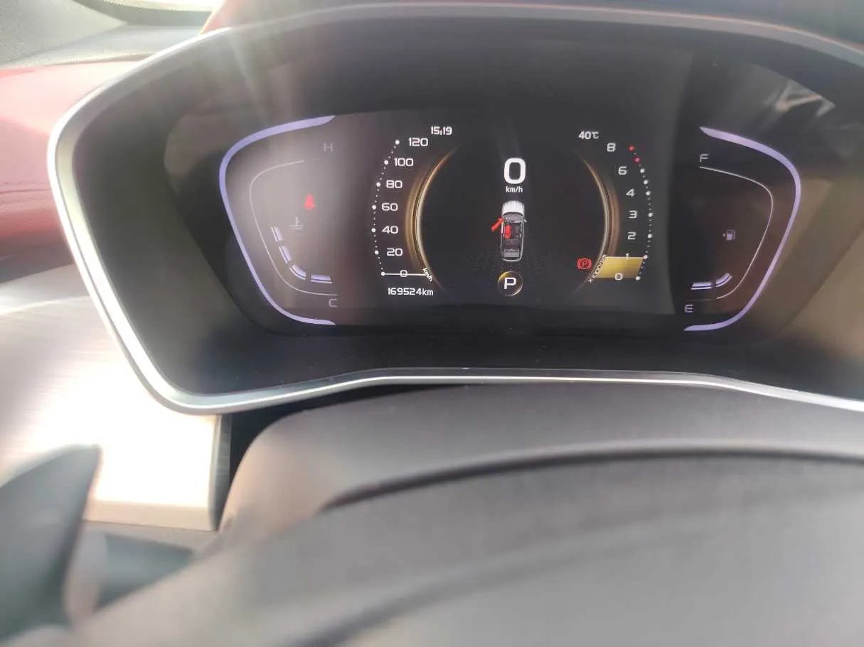 Car image 25