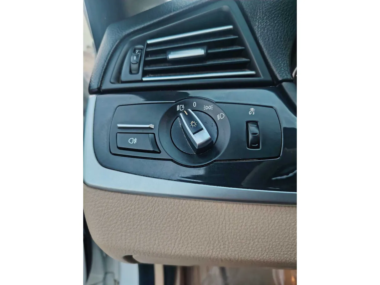 Car image 27