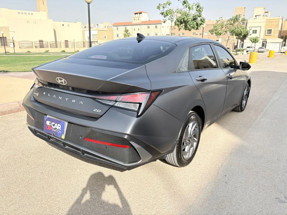 Car image 5