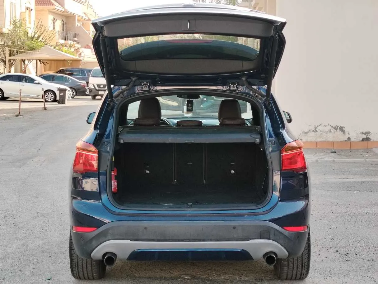 Car image 27
