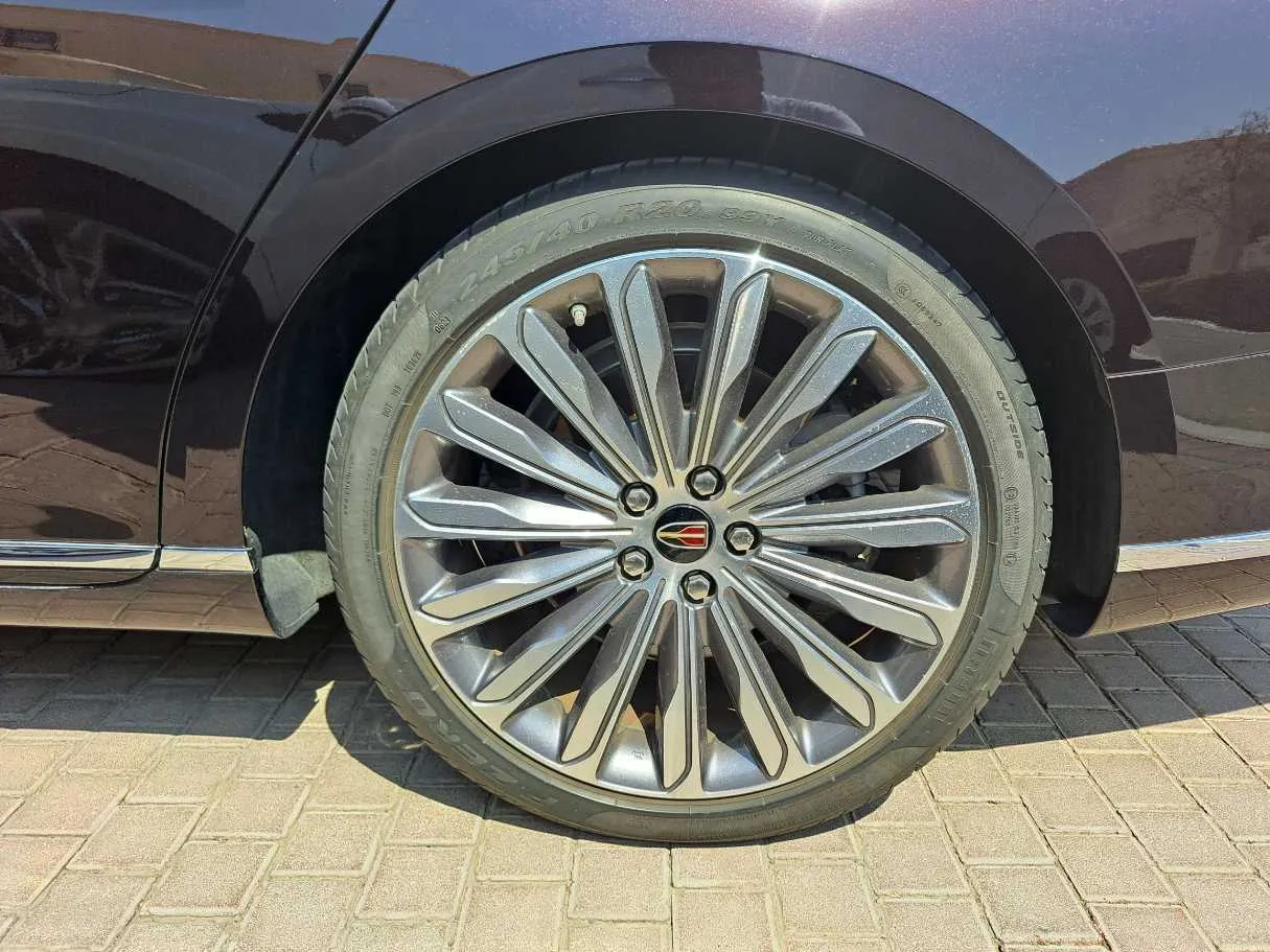 Car image 9