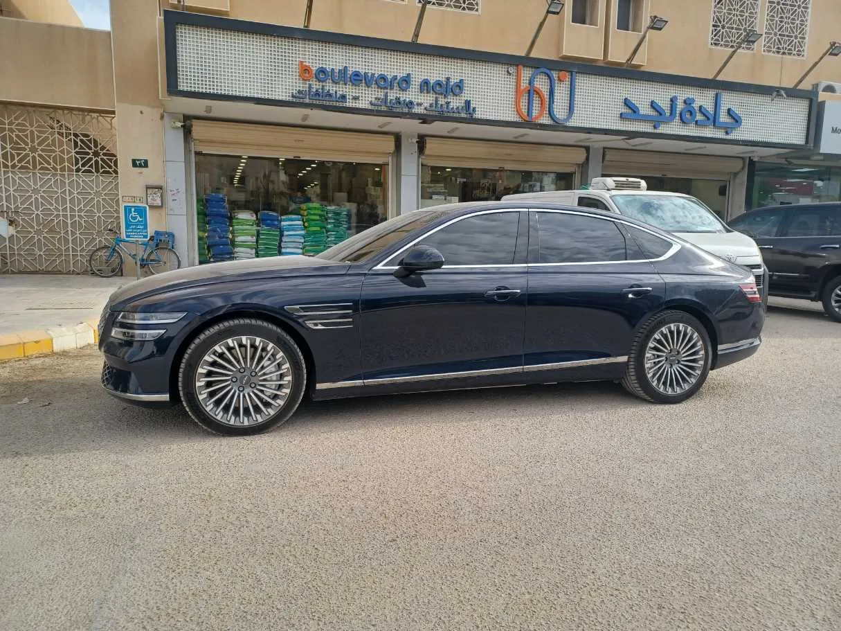 Car image 8