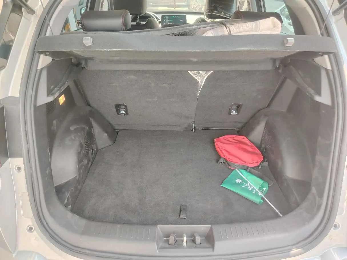 Car image 27