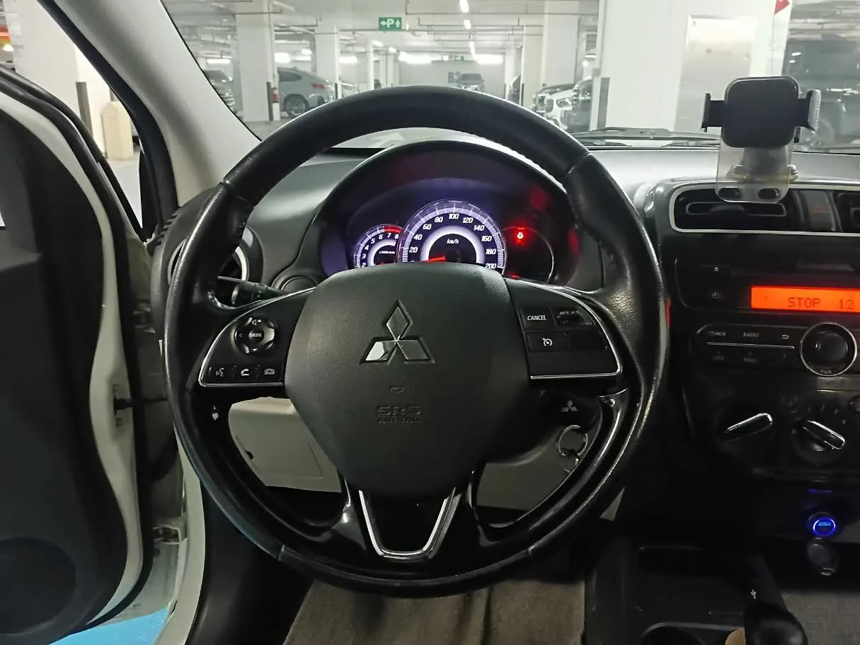 Car image 14