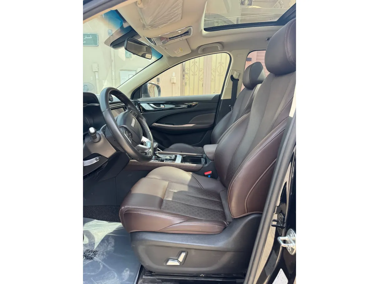 Car image 11
