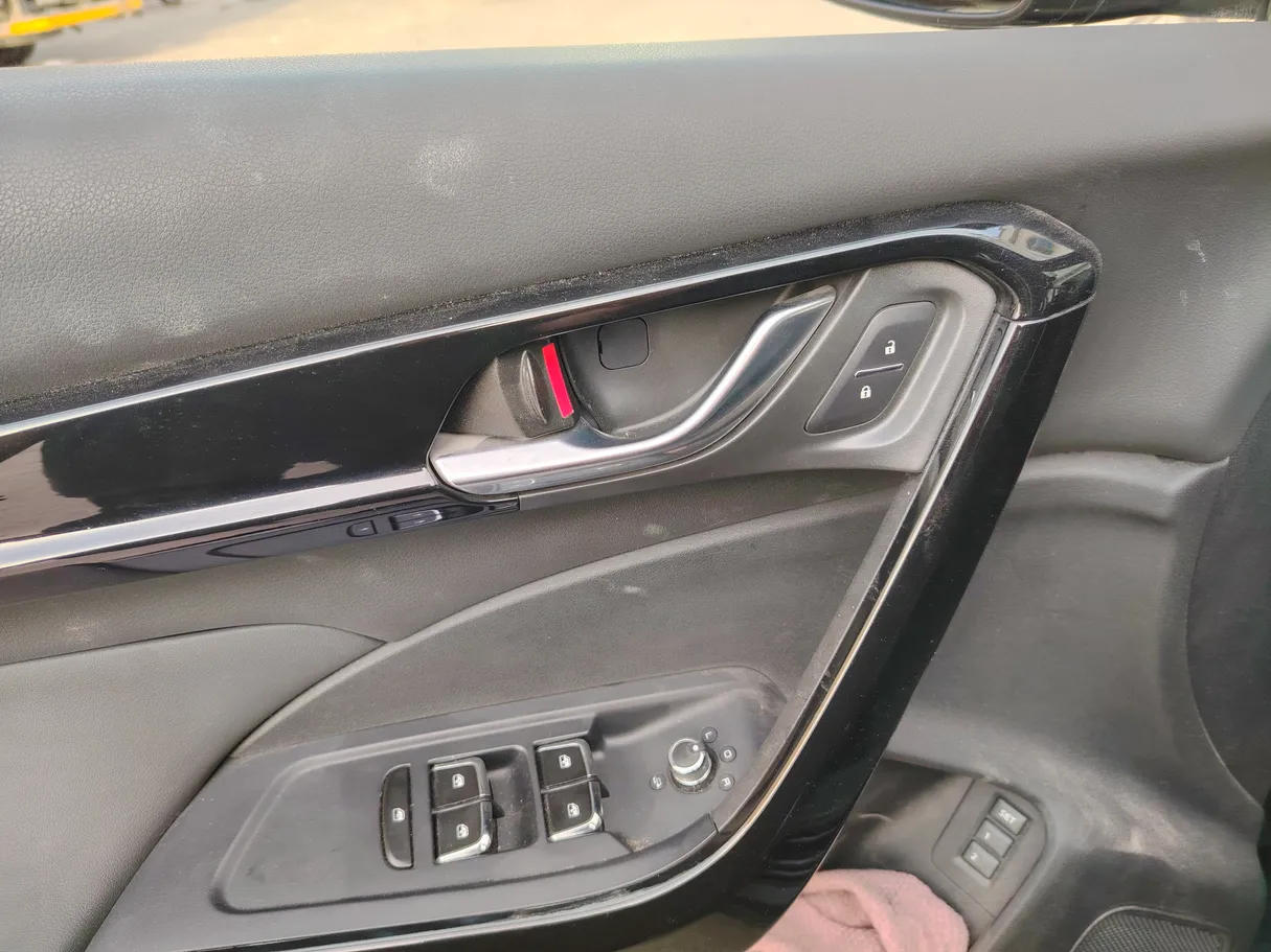 Car image 23