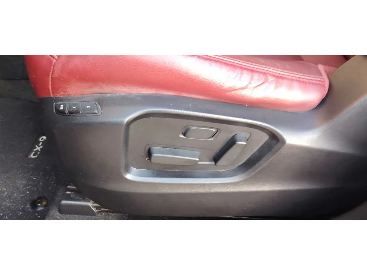 Car image 25
