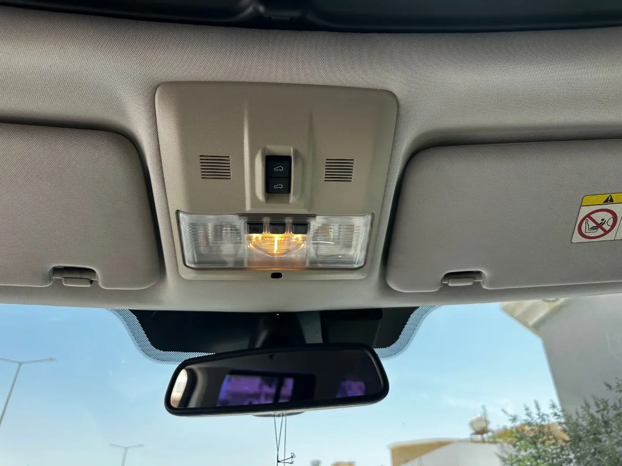 Car image 24