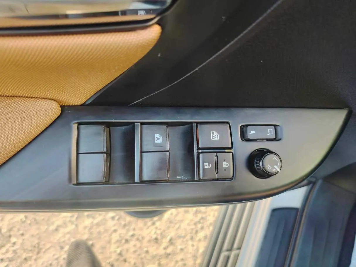 Car image 40