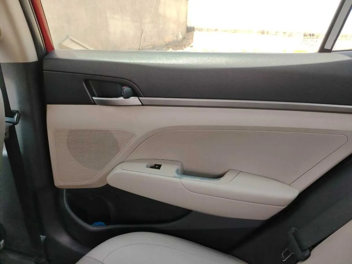 Car image 37