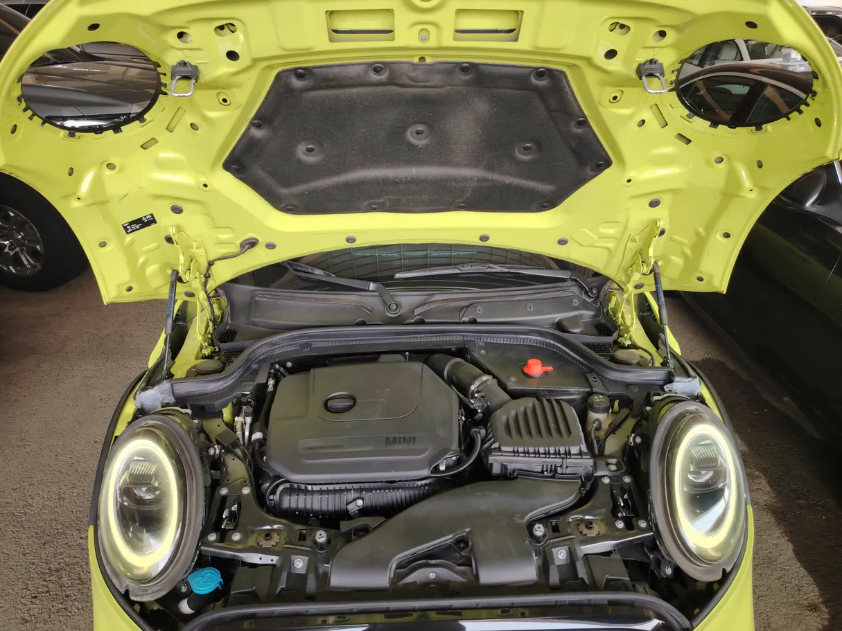 Car image 32