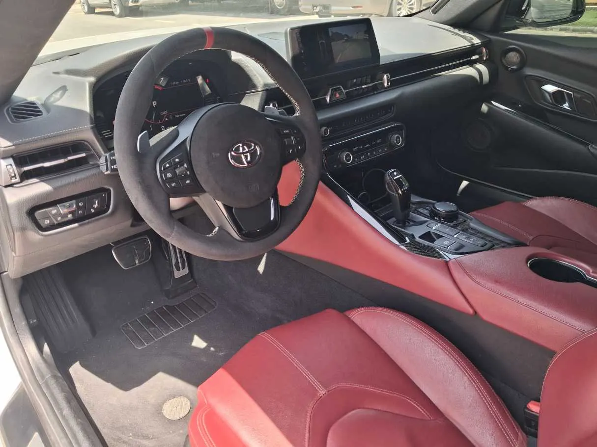 Car image 11