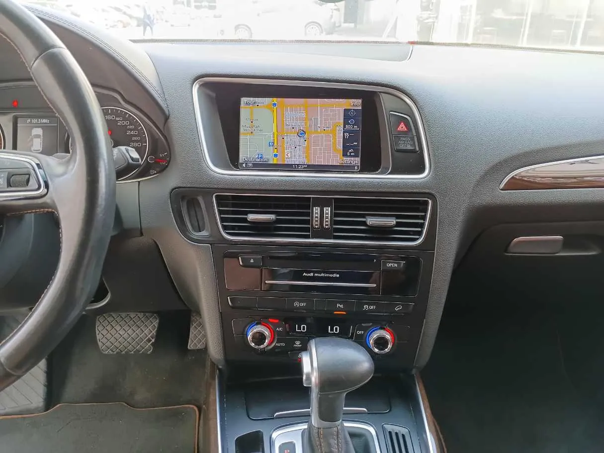 Car image 16