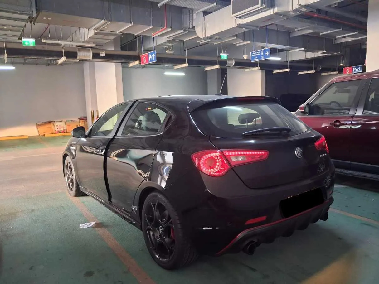 Car image 7