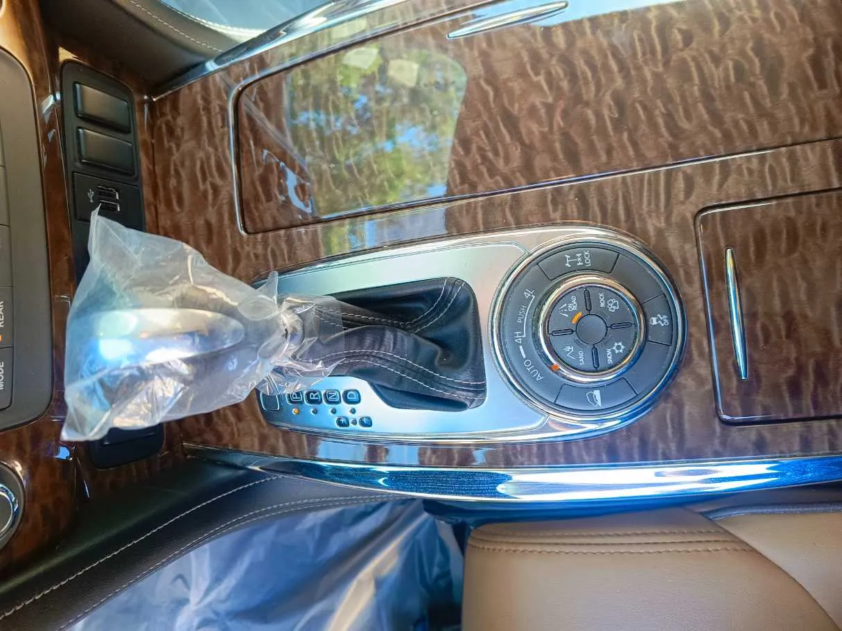 Car image 24