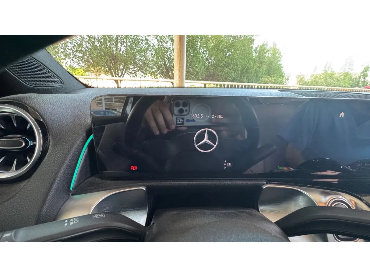Car image 19