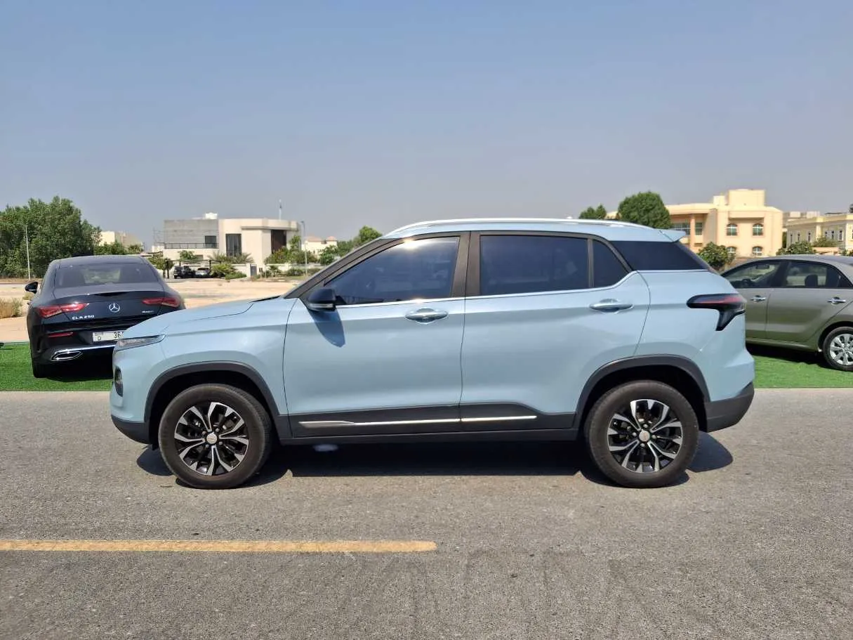 Car image 8