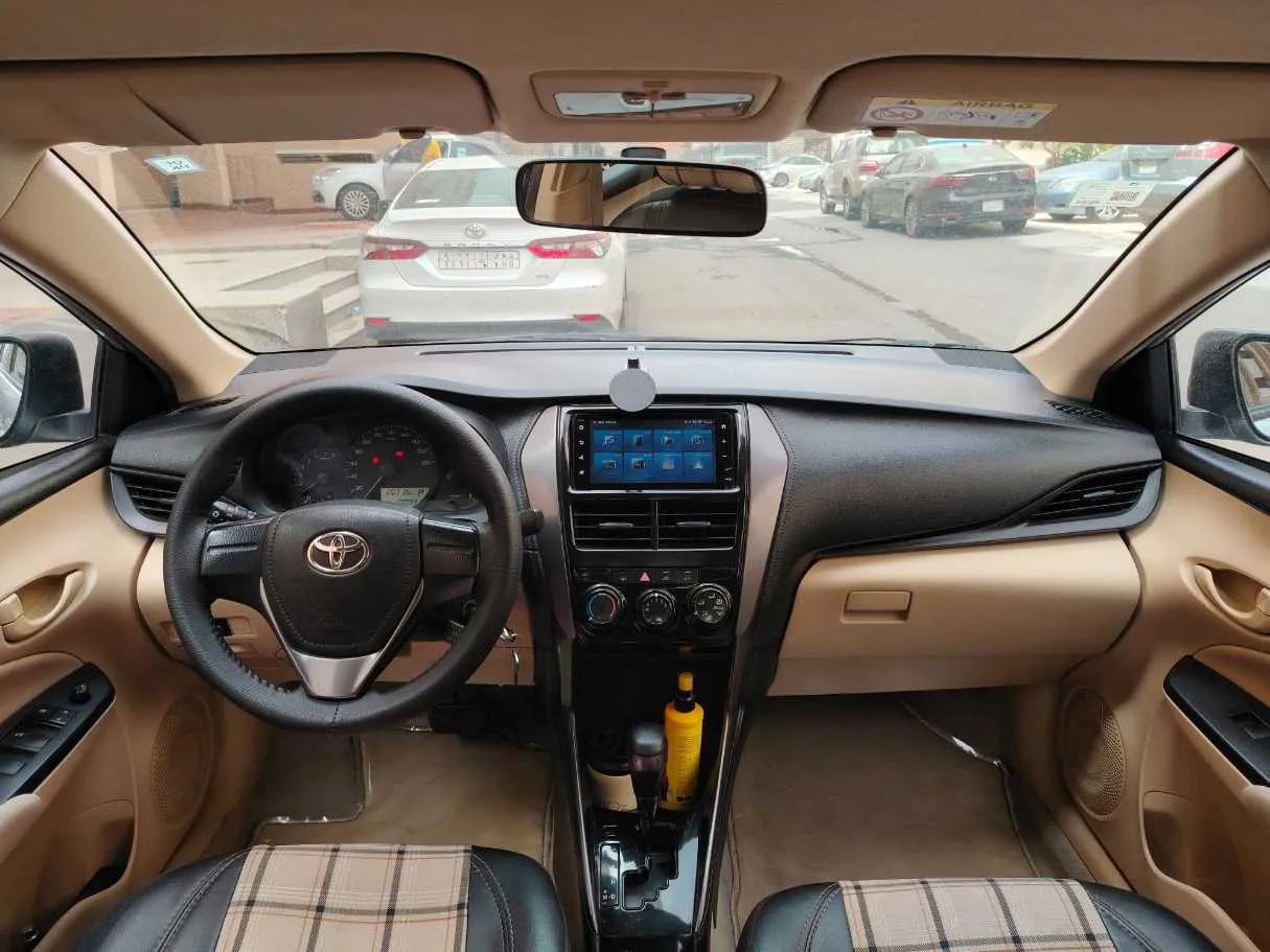 Car image 13