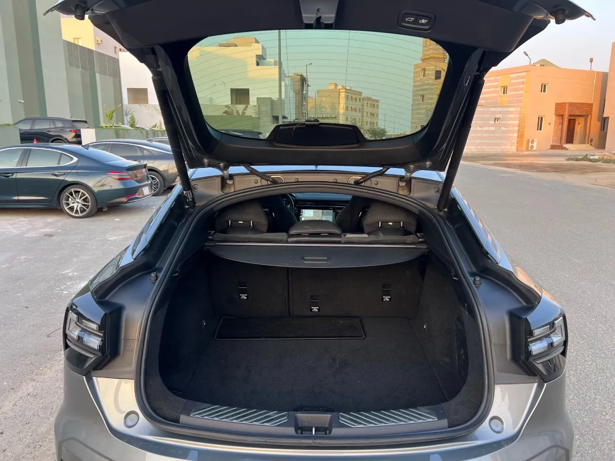 Car image 24