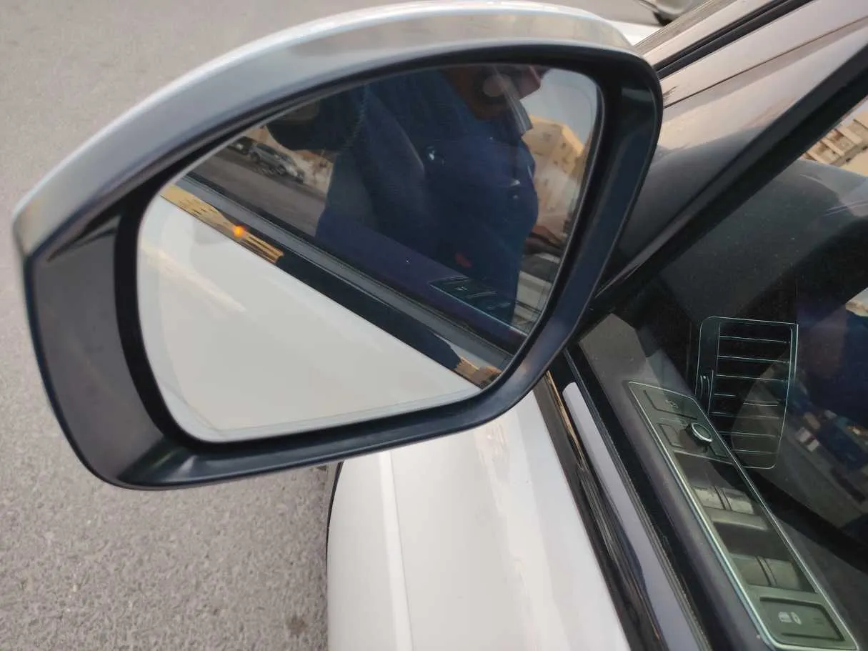 Car image 37