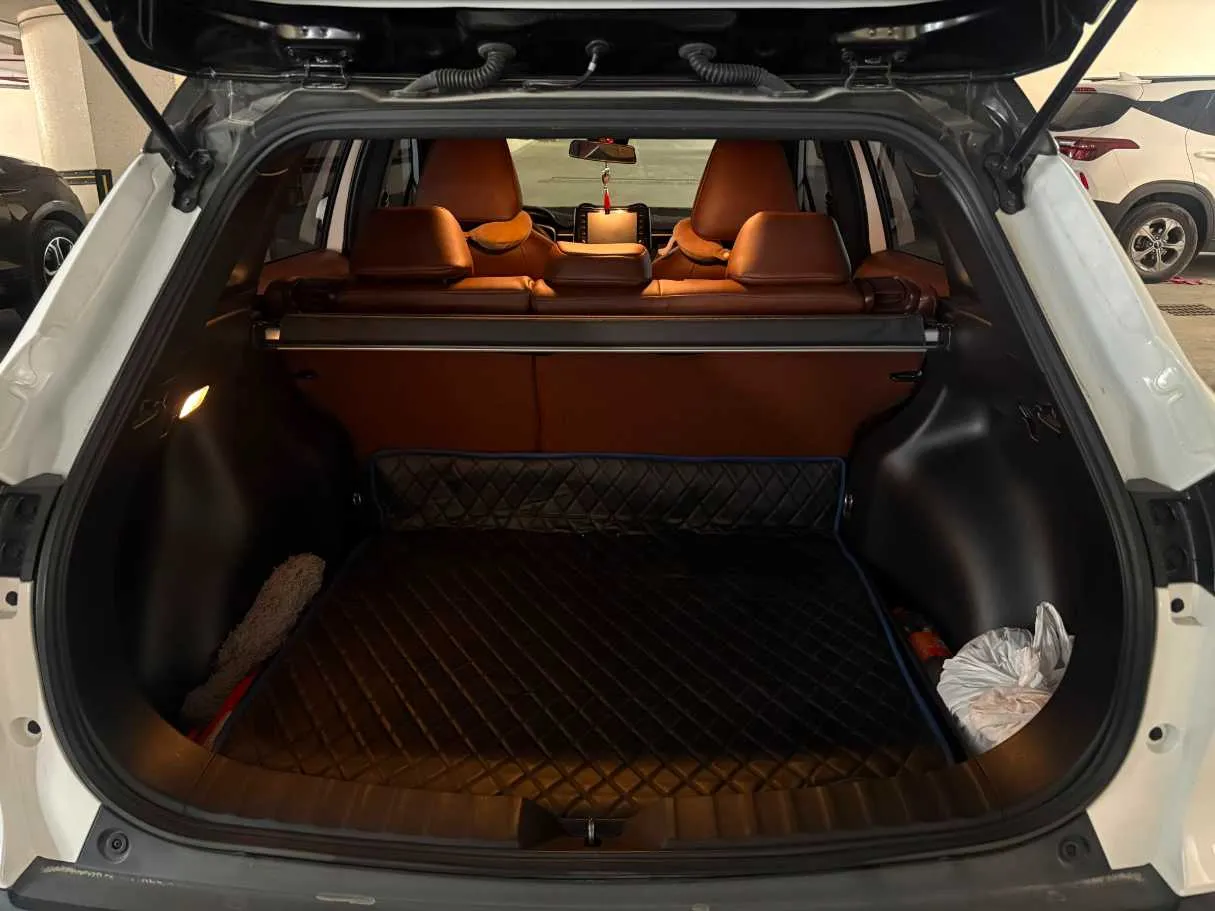 Car image 21