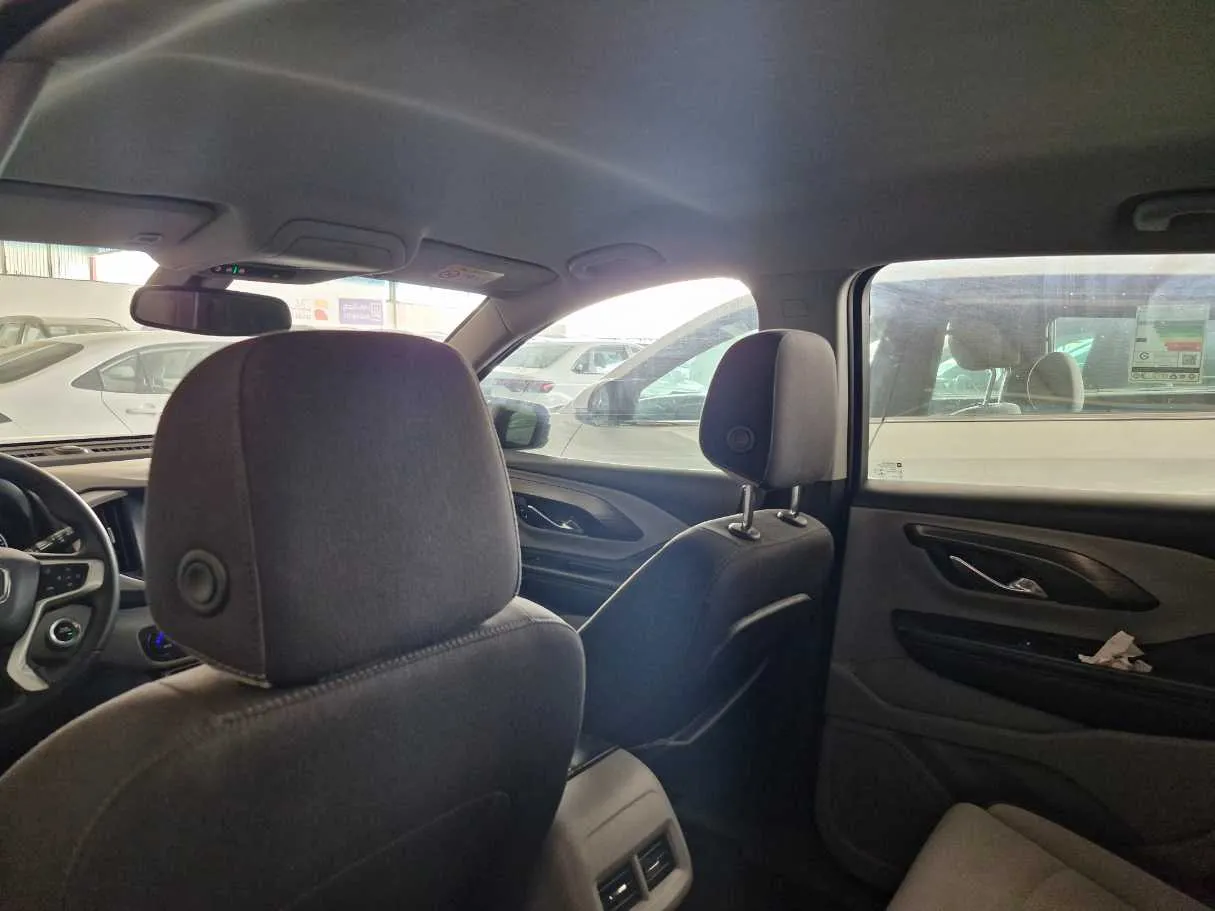 Car image 11