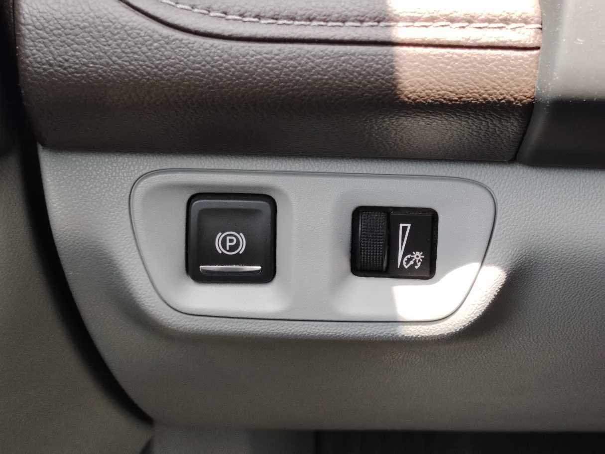 Car image 28