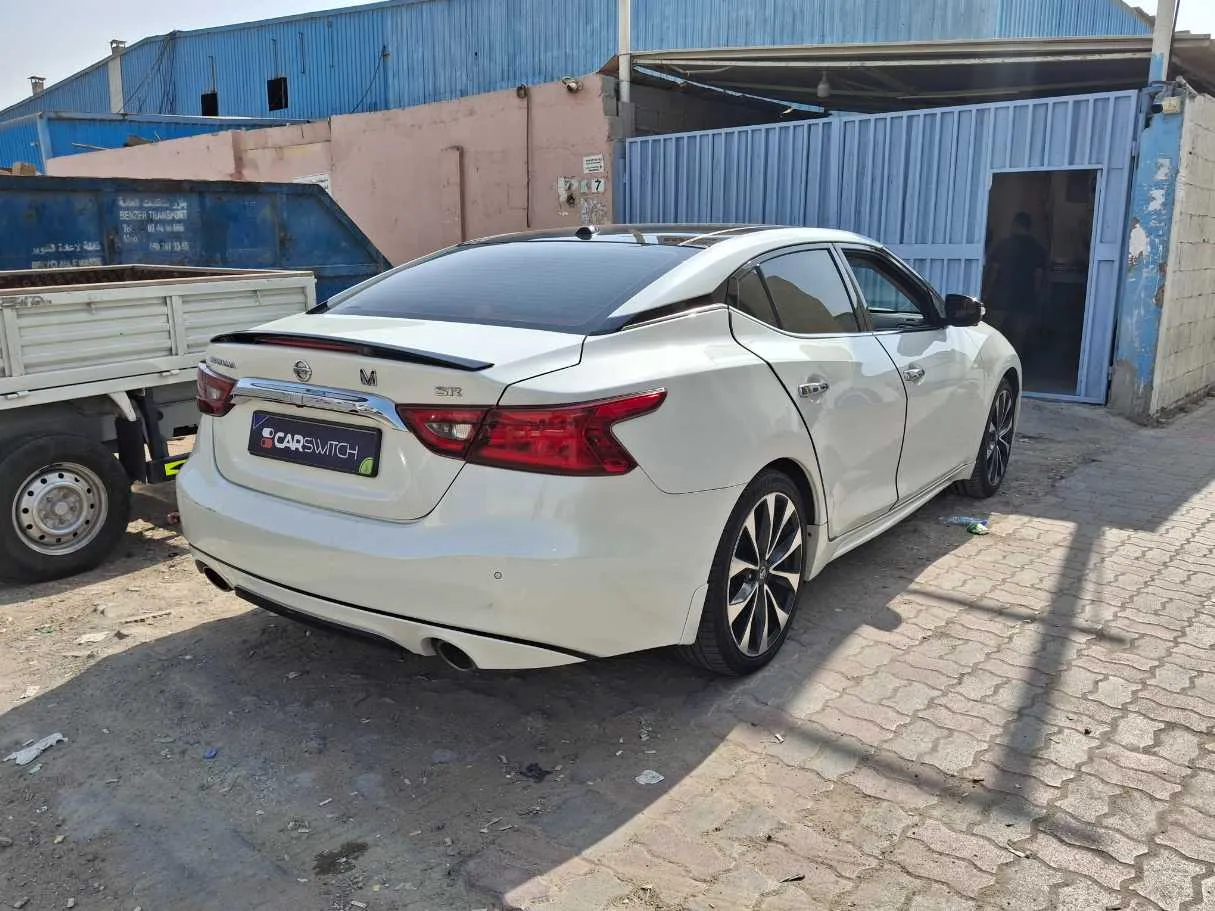 Car image 5