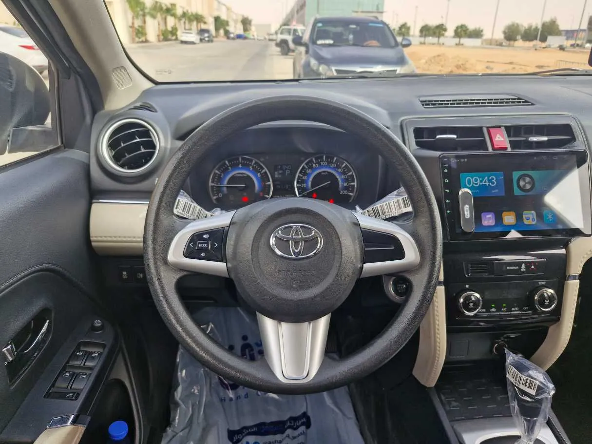 Car image 16