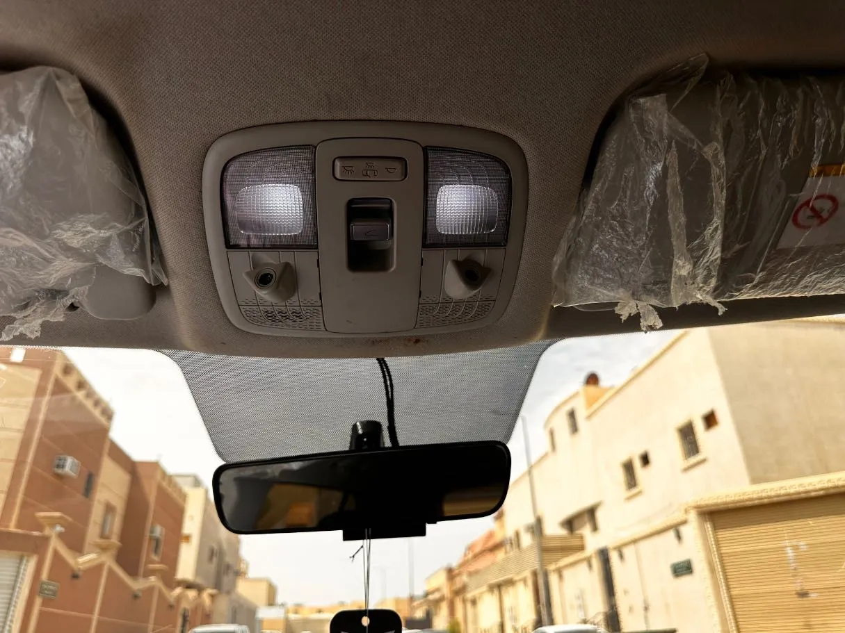 Car image 25