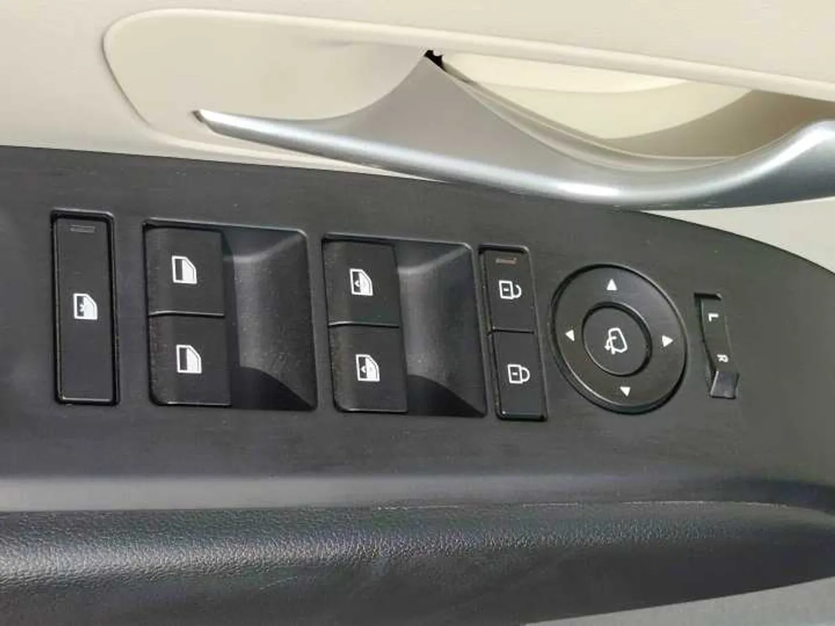 Car image 28