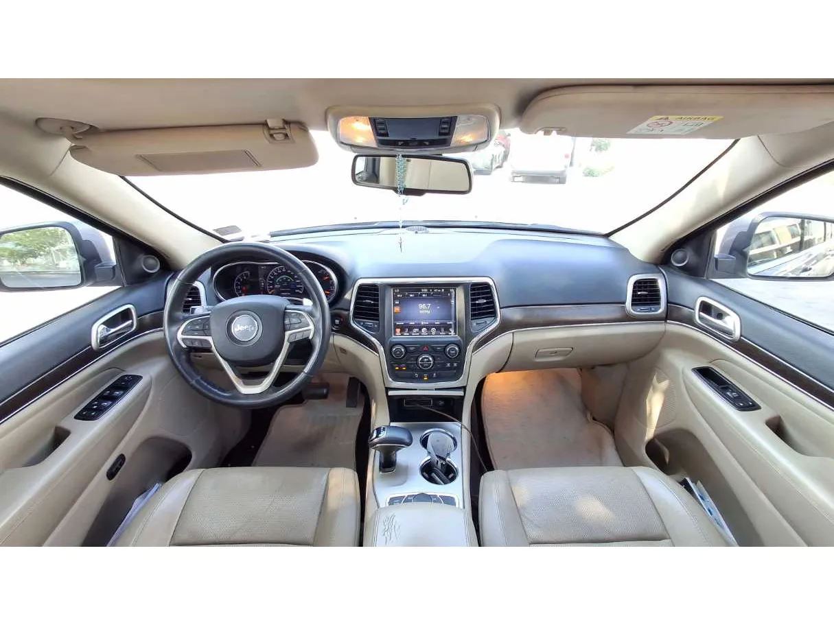 Car image 17