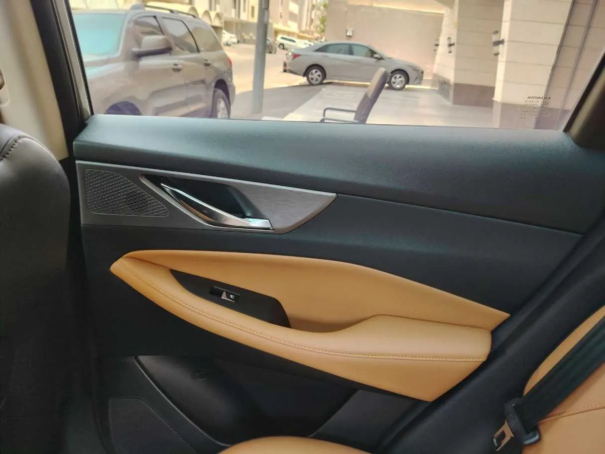 Car image 37