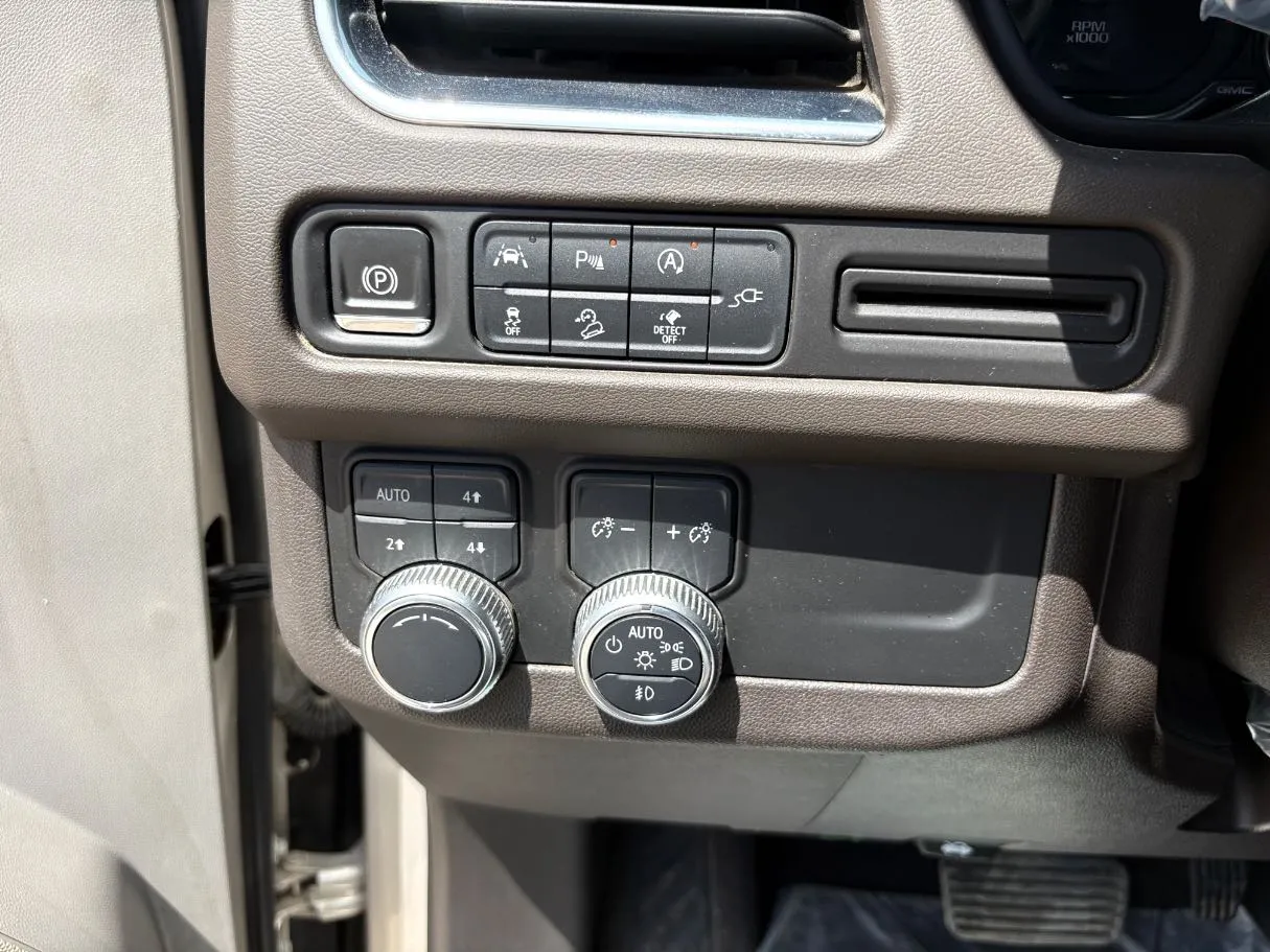 Car image 26