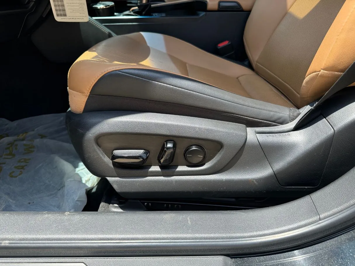 Car image 23