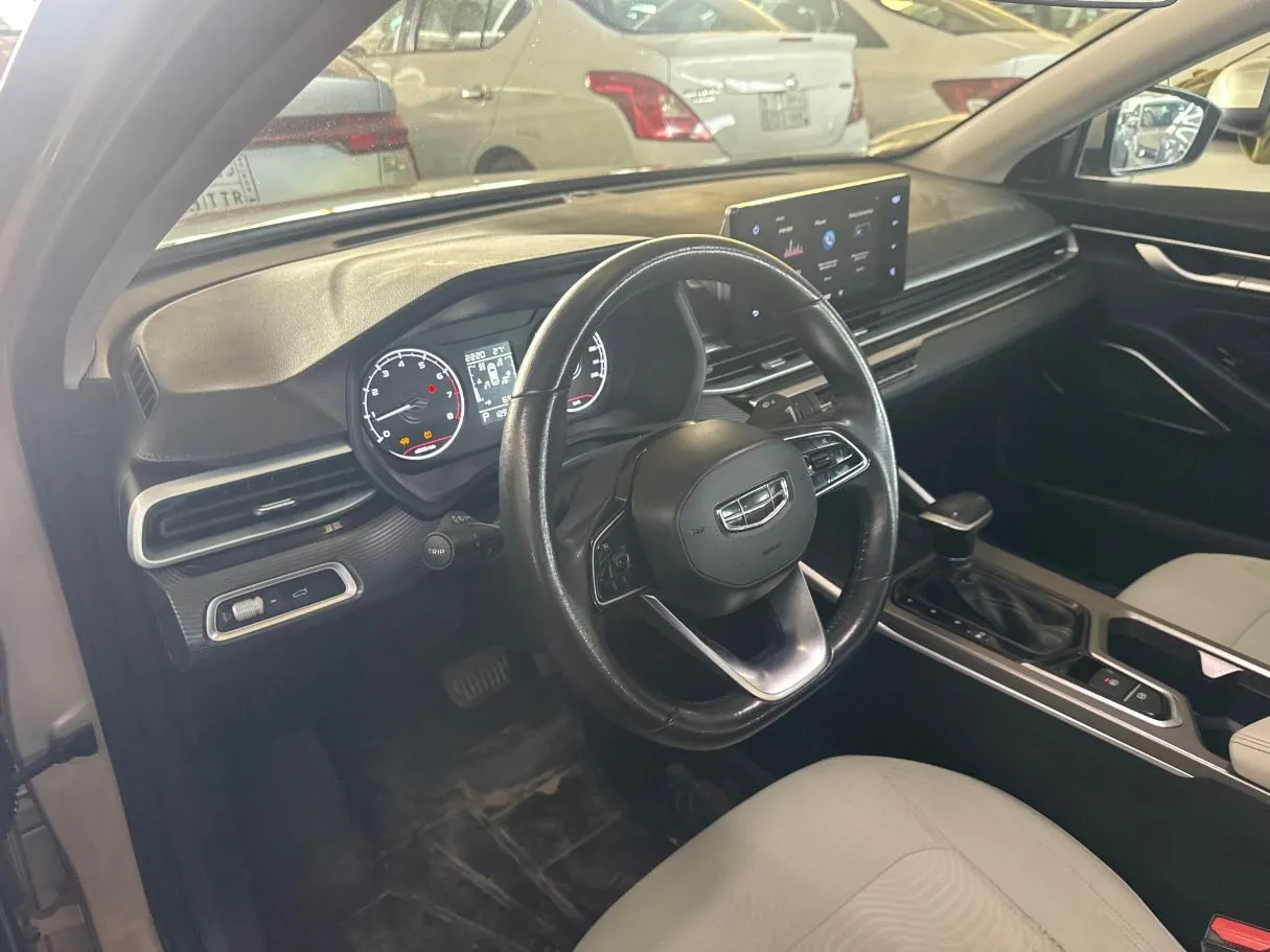Car image 8