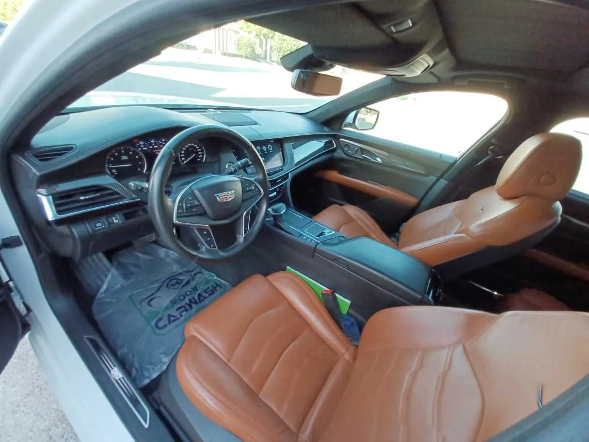 Car image 11