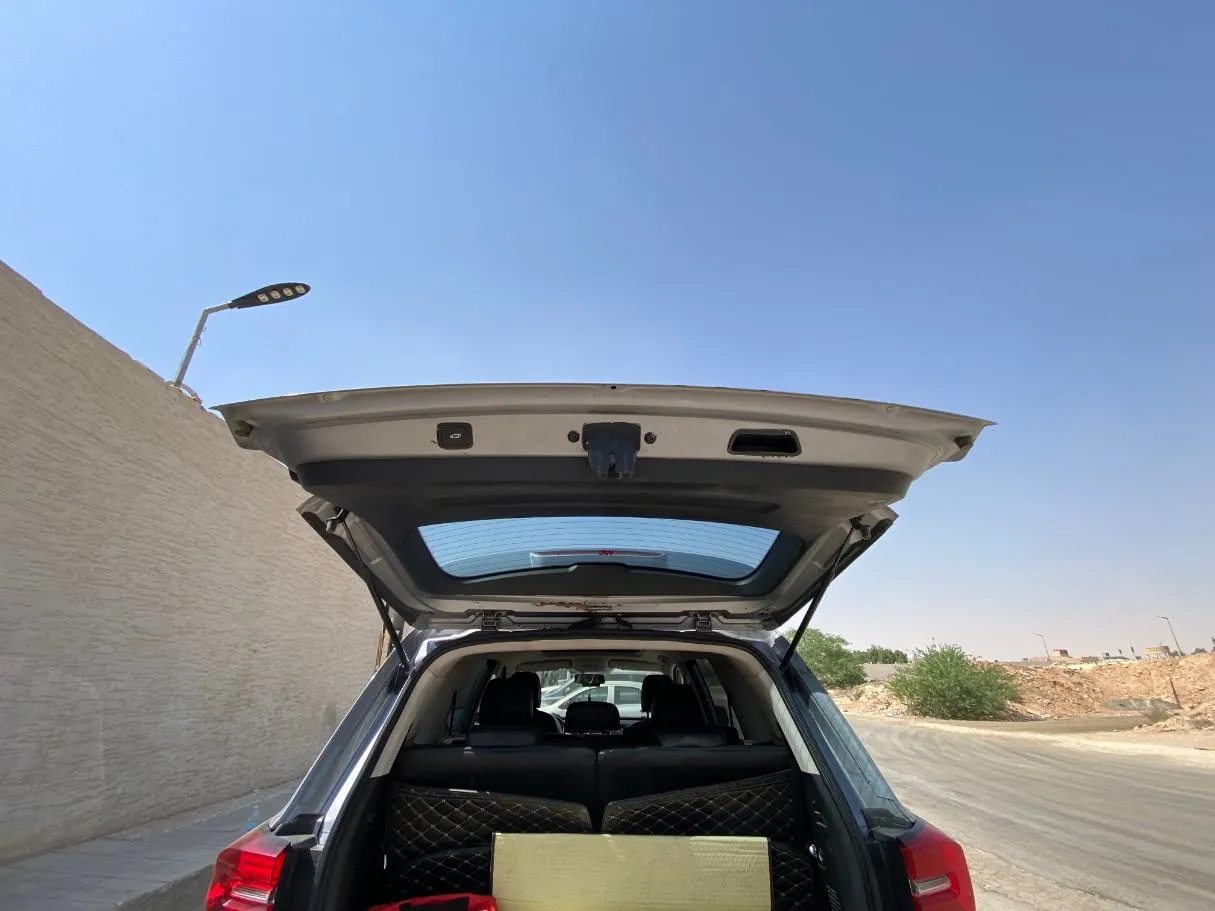 Car image 20