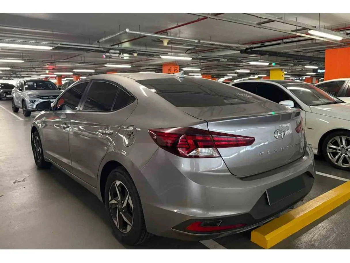 Car image 4