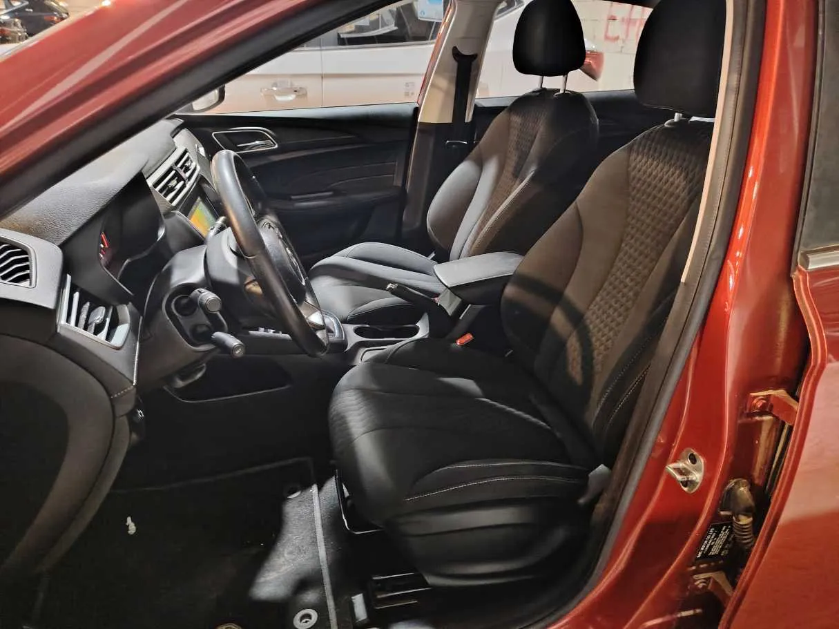 Car image 13