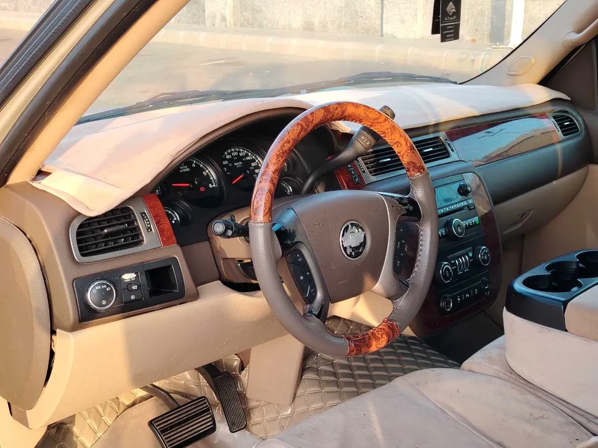 Car image 13