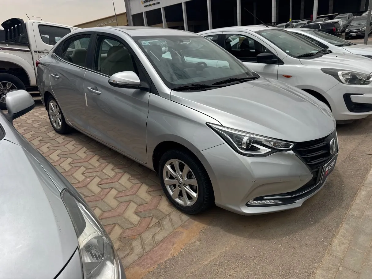 Car image 3