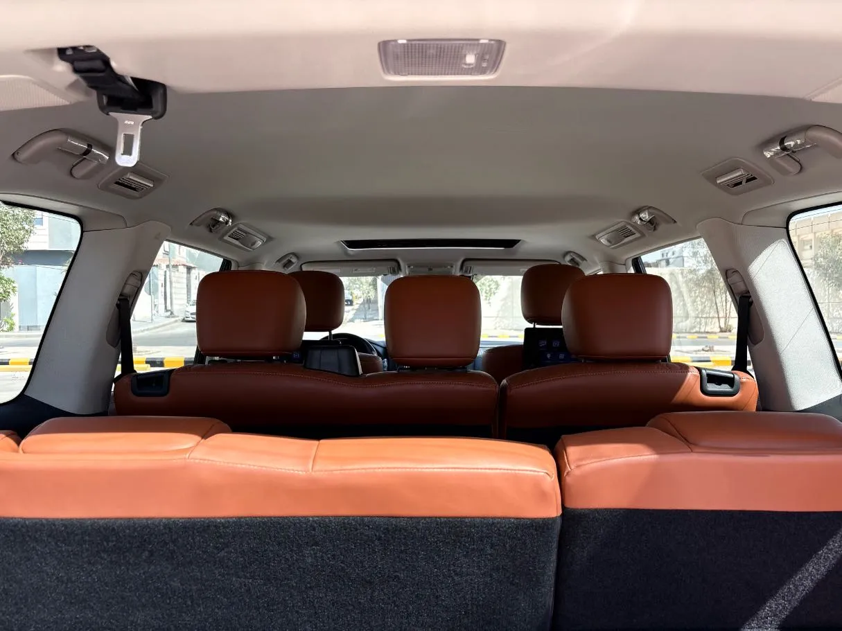Car image 27