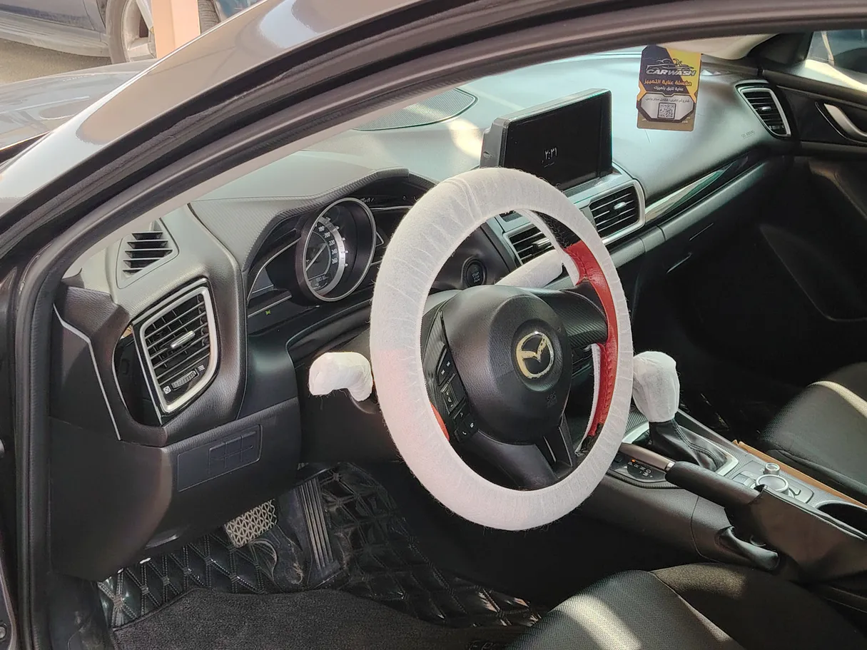 Car image 11