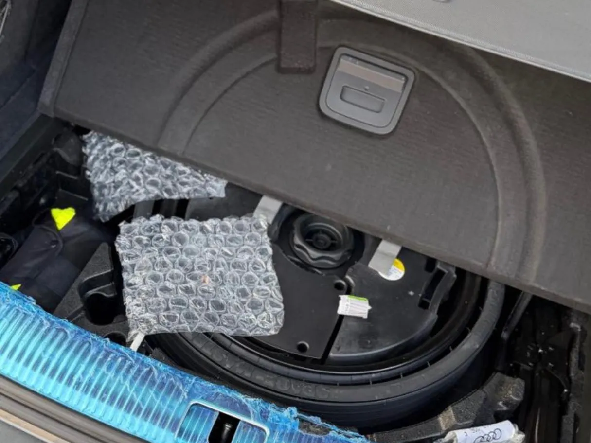 Car image 23