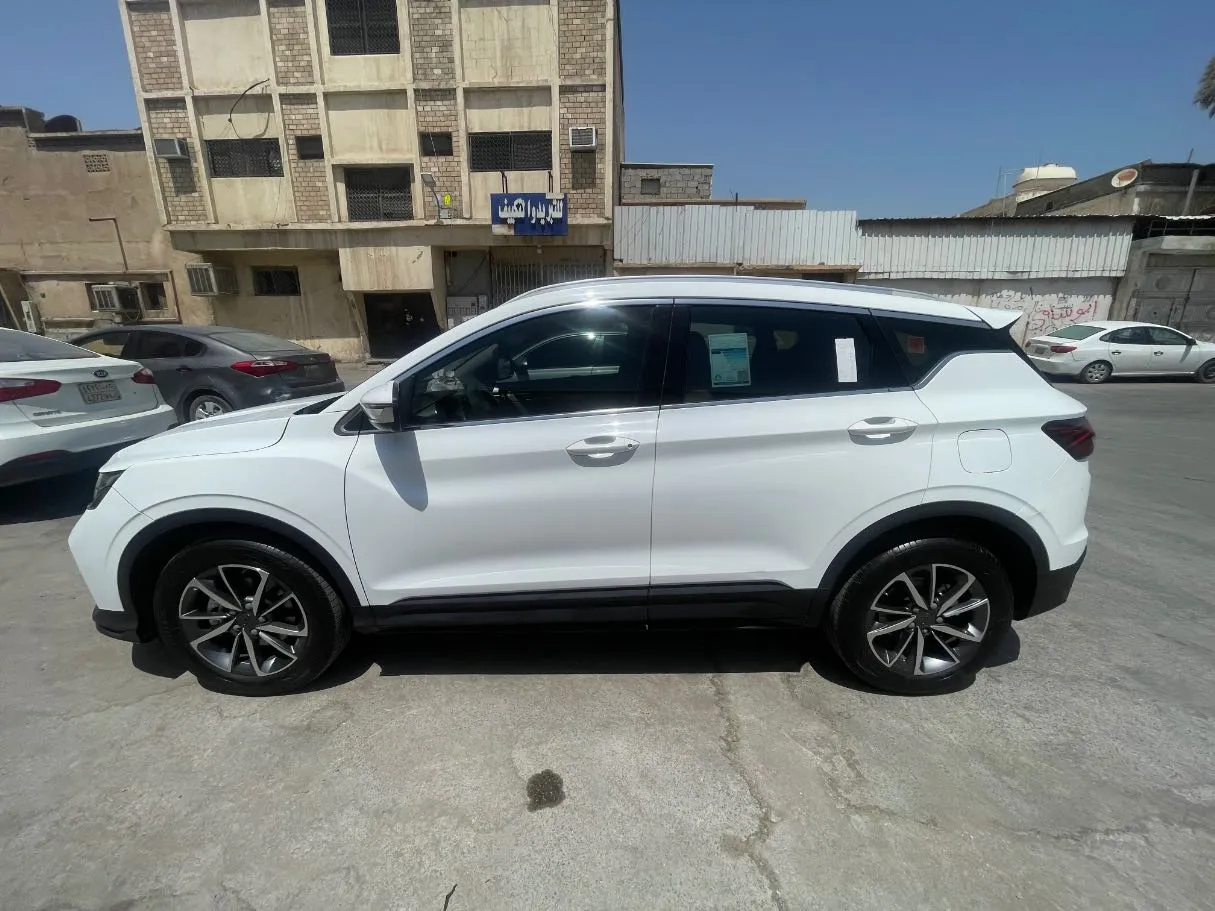 Car image 8