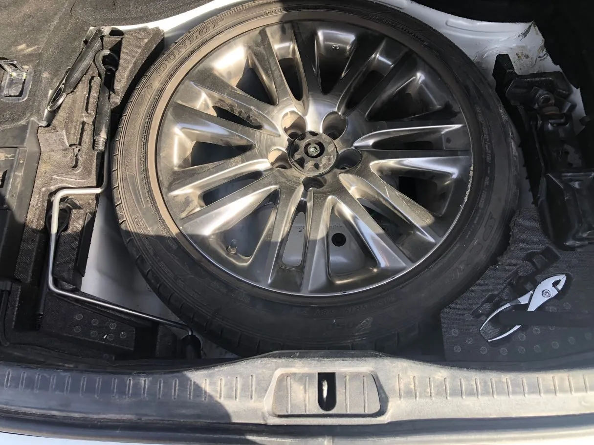 Car image 24
